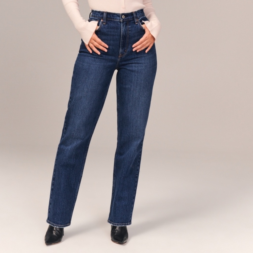 NWOT A&F Curve Love Ultra High Rise 90s Straight Jean, Dark Wash
